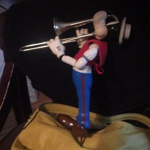 COPY - Vintage trombone playing Goofy With moving parts